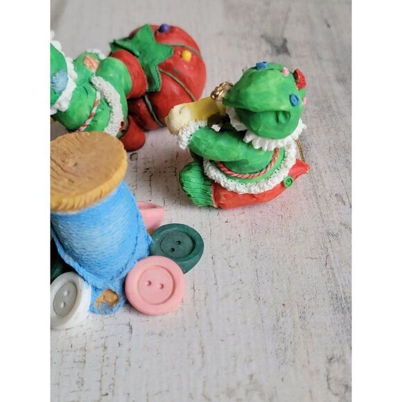 Enesco sewing pin needle thread Santa Claus figurine ornaments set Xmas 1983 - Picture 11 of 13